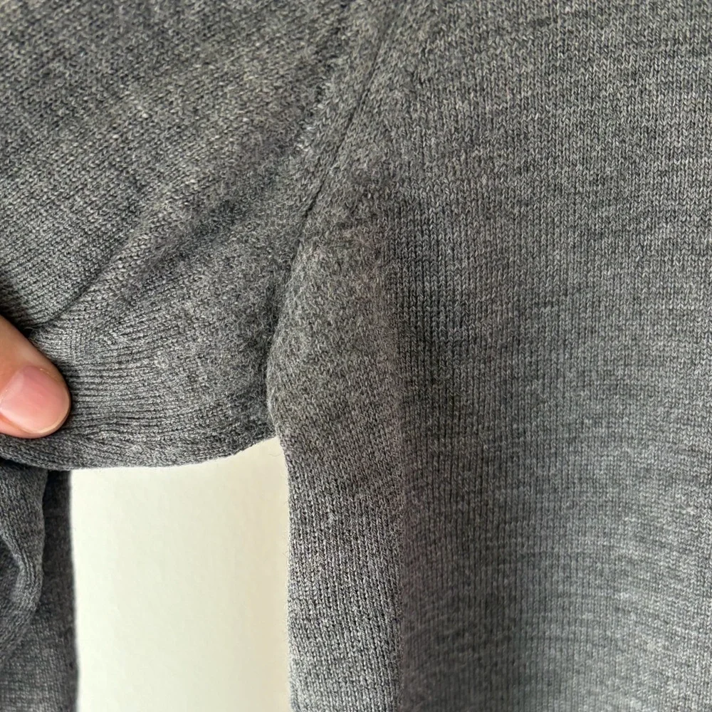 J. Crew Grey 100% Merino Wool Men’s V-Neck Knit Sweater‎ Size XLT